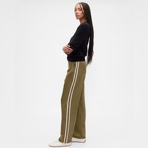 Gap Relaxed Satin Straight-Leg Crop Pullon Track Pants Joggers NWT Side Stripes